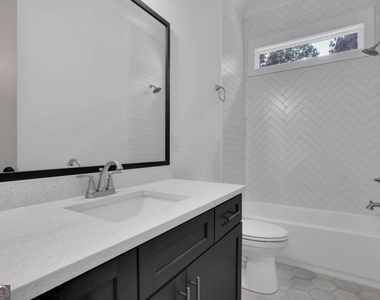 6181 Shoreland Circle - Photo Thumbnail 22