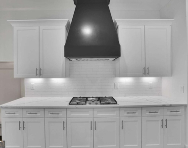 6181 Shoreland Circle - Photo Thumbnail 17