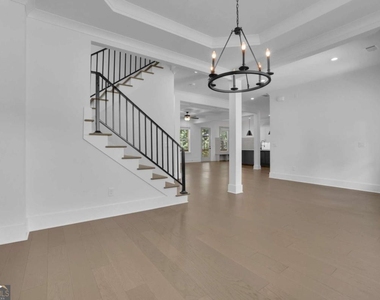 6181 Shoreland Circle - Photo Thumbnail 9