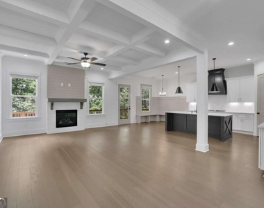 6181 Shoreland Circle - Photo Thumbnail 11