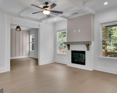 6181 Shoreland Circle - Photo Thumbnail 18