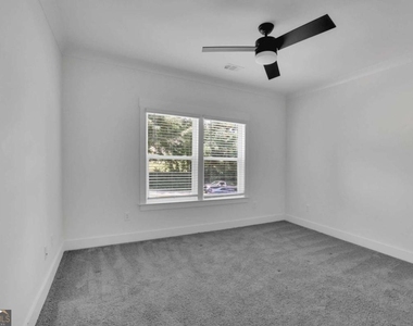 6181 Shoreland Circle - Photo Thumbnail 24