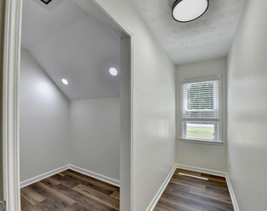 1530 Plunketts Road - Photo Thumbnail 45