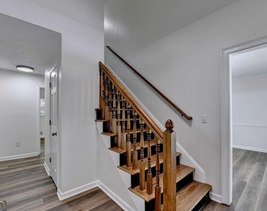 1530 Plunketts Road - Photo Thumbnail 11