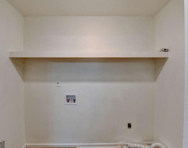 1530 Plunketts Road - Photo Thumbnail 39