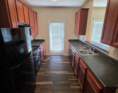 4332 Park Gate Drive - Photo Thumbnail 7