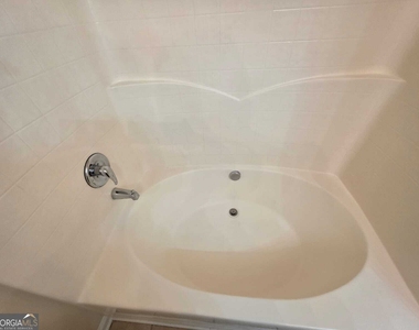 4332 Park Gate Drive - Photo Thumbnail 13