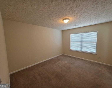 4332 Park Gate Drive - Photo Thumbnail 10
