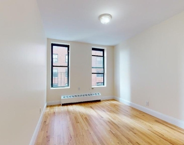 516 East 80th Street  - Photo Thumbnail 3