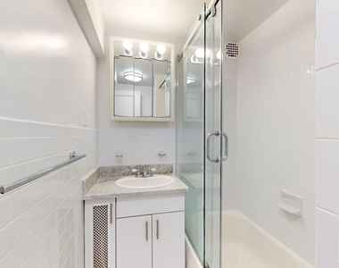 137 East 38th Street  - Photo Thumbnail 2