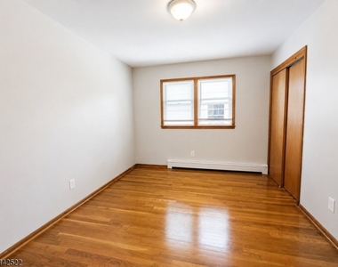 52 Mechanic St - Photo Thumbnail 8