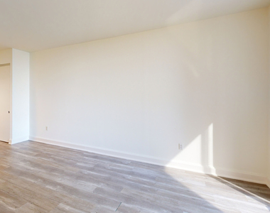 10 Hanover Square - Photo Thumbnail 3