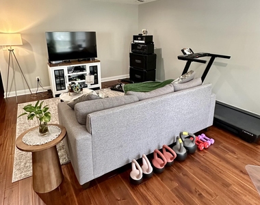 210 Tulip Lane - Photo Thumbnail 4