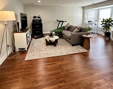 210 Tulip Lane - Photo Thumbnail 3