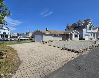 106 E Granada Drive - Photo Thumbnail 2