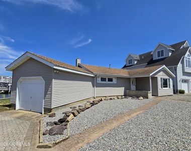 106 E Granada Drive - Photo Thumbnail 1
