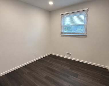 2133 Bridge Avenue - Photo Thumbnail 10