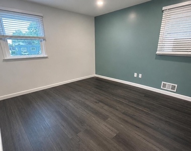 2133 Bridge Avenue - Photo Thumbnail 9