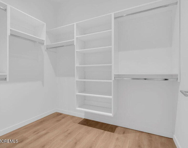 1150 Kingsley Street - Photo Thumbnail 4