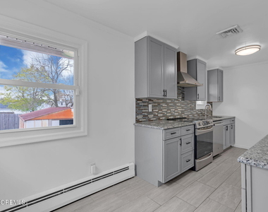 405 Terrace Avenue - Photo Thumbnail 15