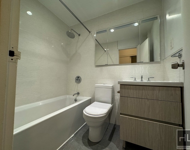 East 80th Street - Photo Thumbnail 5