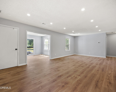 18-5 Augusta Court - Photo Thumbnail 4