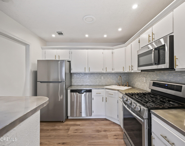 18-5 Augusta Court - Photo Thumbnail 11
