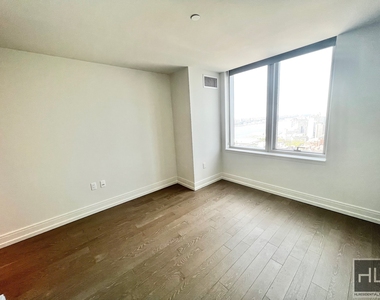 10th Avenue - Photo Thumbnail 6