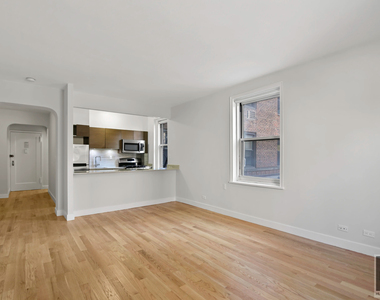 West 18th Street - Photo Thumbnail 1