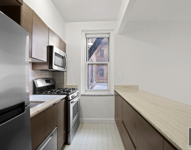 West 18th Street - Photo Thumbnail 3