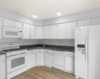 17 Alameda Court - Photo Thumbnail 9