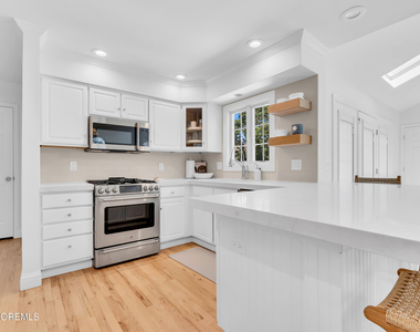 217 Howe Street - Photo Thumbnail 11