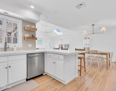 217 Howe Street - Photo Thumbnail 10