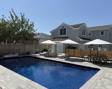 217 Howe Street - Photo Thumbnail 28