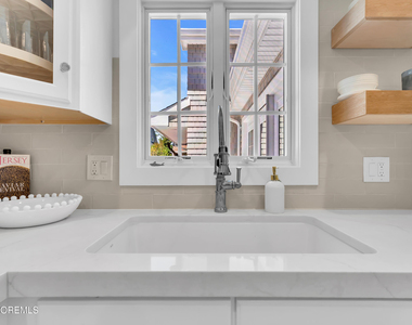 217 Howe Street - Photo Thumbnail 12