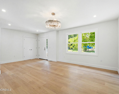 19 Roslyn Drive - Photo Thumbnail 6