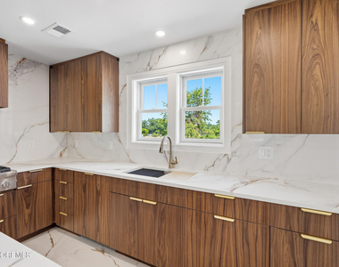 19 Roslyn Drive - Photo Thumbnail 11