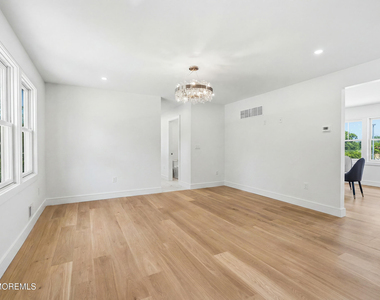 19 Roslyn Drive - Photo Thumbnail 5