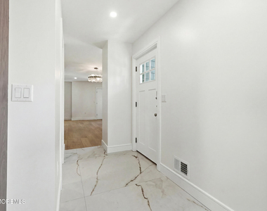 19 Roslyn Drive - Photo Thumbnail 8