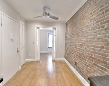 345 West 53rd Street - Photo Thumbnail 2