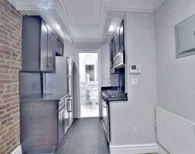 345 West 53rd Street - Photo Thumbnail 4