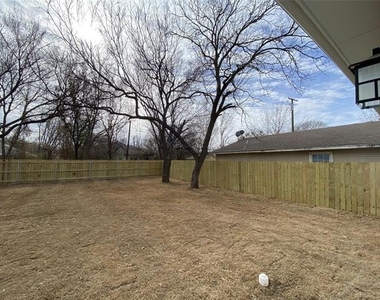 104 E Forest Avenue - Photo Thumbnail 16