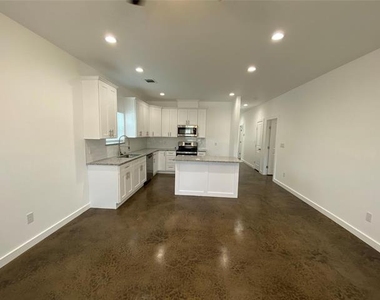 104 E Forest Avenue - Photo Thumbnail 2