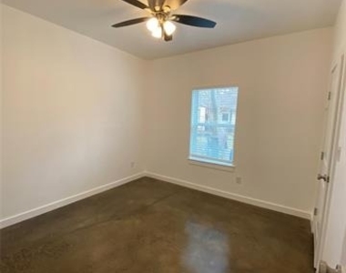 104 E Forest Avenue - Photo Thumbnail 8