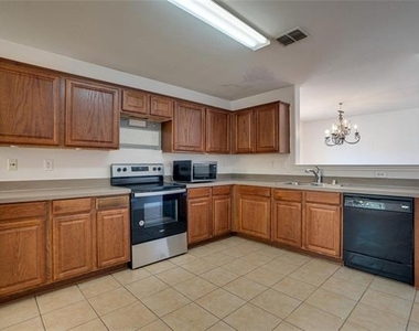13165 Barbarosa Drive - Photo Thumbnail 9