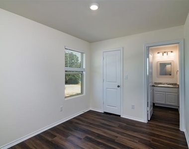 201 S May Street - Photo Thumbnail 15