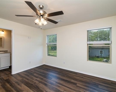 201 S May Street - Photo Thumbnail 12