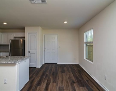 201 S May Street - Photo Thumbnail 6