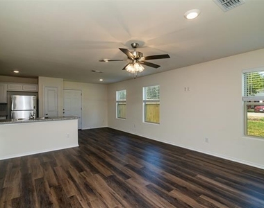 201 S May Street - Photo Thumbnail 4