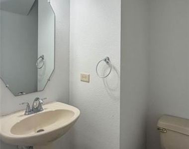 4500 Shadowridge Drive - Photo Thumbnail 8